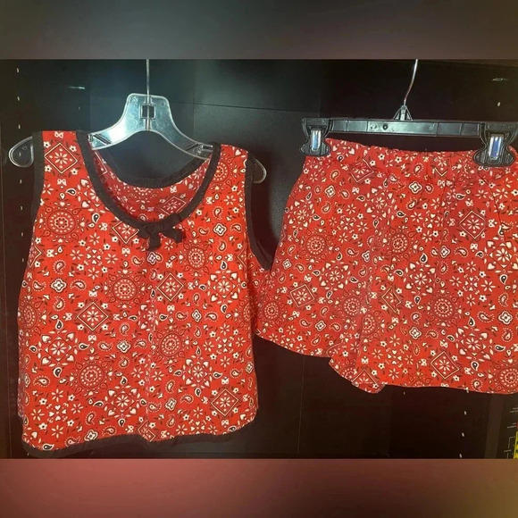 Handmade outfit made in 1990s. Red with black design on top and bottom. Size 6 - Picture 1 of 4